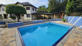 Casa em condomínio - Piscina - Churrasqueira